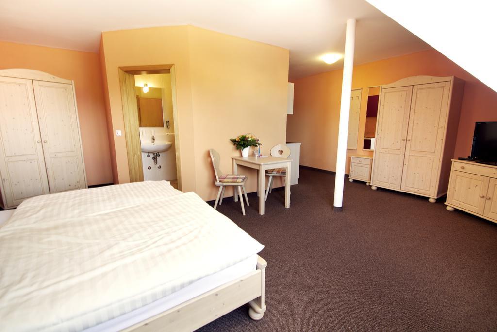 Brotzeit-Stadl Gbr Hotel Bad Staffelstein Room photo